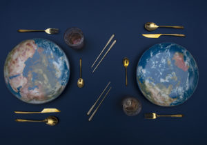 Diesel Living in collaborazione con Seletti per il set tavola 'Side Doesn't Matter'